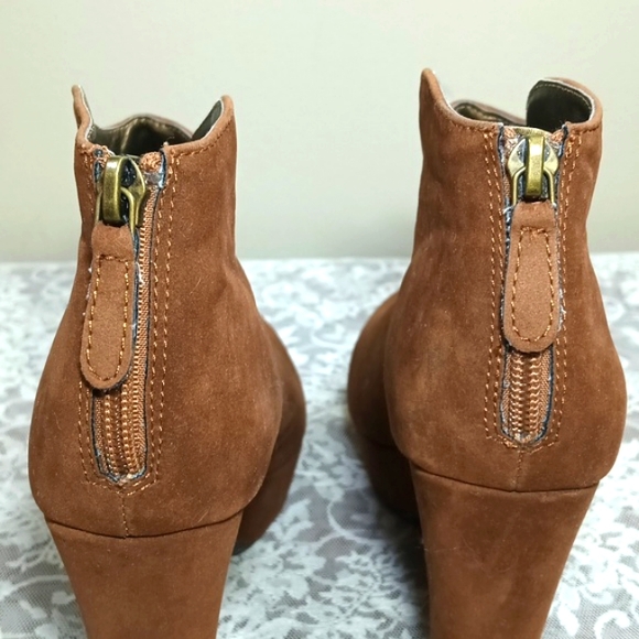 Worthington Brown Suede Women Ankle Boots Size 7 M - Picture 6 of 17